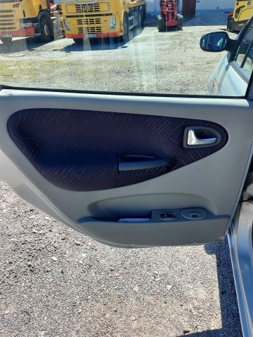 679424-32 Renault Scénic 1.6 Auto 1 Owner (9590mil) TYS 297 -2002