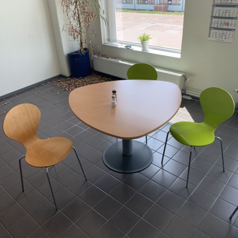 676119-2 Lunch room furniture Kinnarps, Danerka