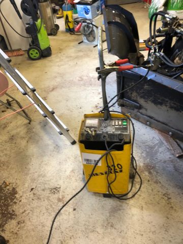 480174-1 Battery Charger / Booster Start 320