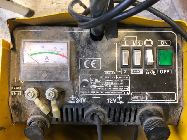 480174-3 Battery Charger / Booster Start 320