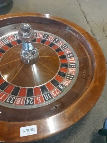 679781-3 Roulette wheel 82cm in diameter