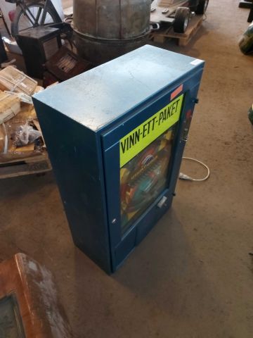 679274-7 Spelskåp i metall (57x30x87cm)