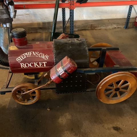 679315-2 Wooden locks "Stephenson's Rocket" (190x100x187cm)