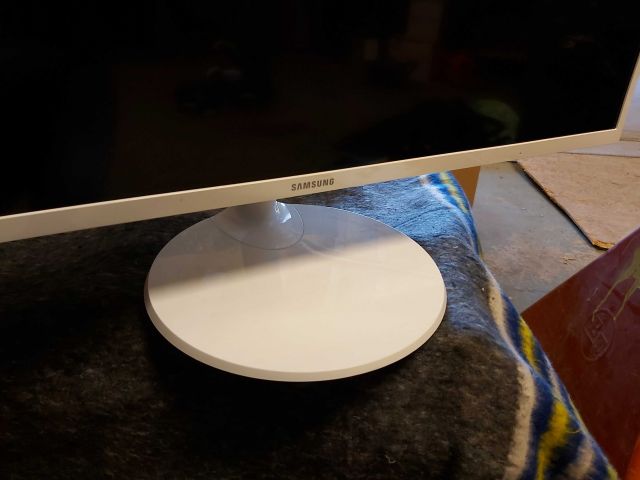 578276-3 Large screen Samsung 32 "SF351 series