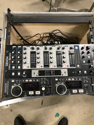 690424-2 DJ kitt, Allt i case ingår