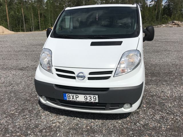 690441-2 Nissan Primastar 2.0 Dci minibus 9 people BXP 939