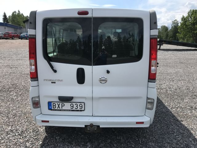 690441-5 Nissan Primastar 2.0 Dci minibus 9 people BXP 939