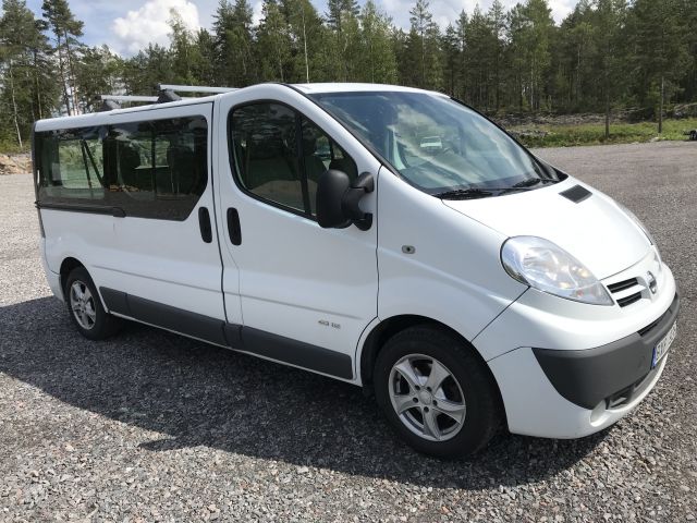 690441-6 Nissan Primastar 2.0 Dci minibus 9 people BXP 939