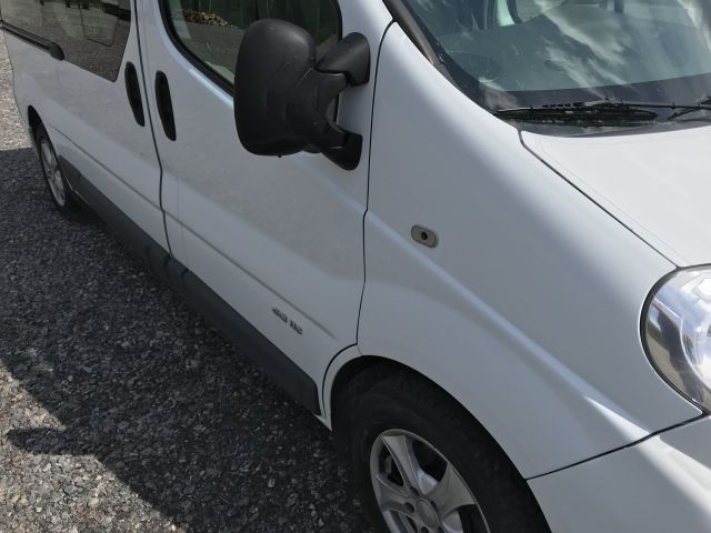 690441-8 Nissan Primastar 2.0 Dci minibus 9 people BXP 939