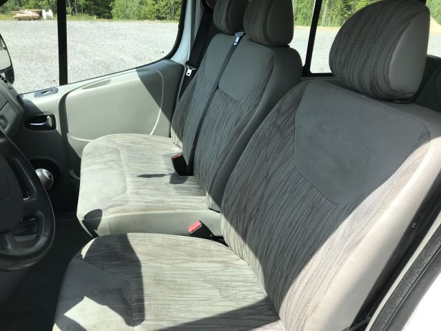 690441-17 Nissan Primastar 2.0 Dci minibus 9 people BXP 939