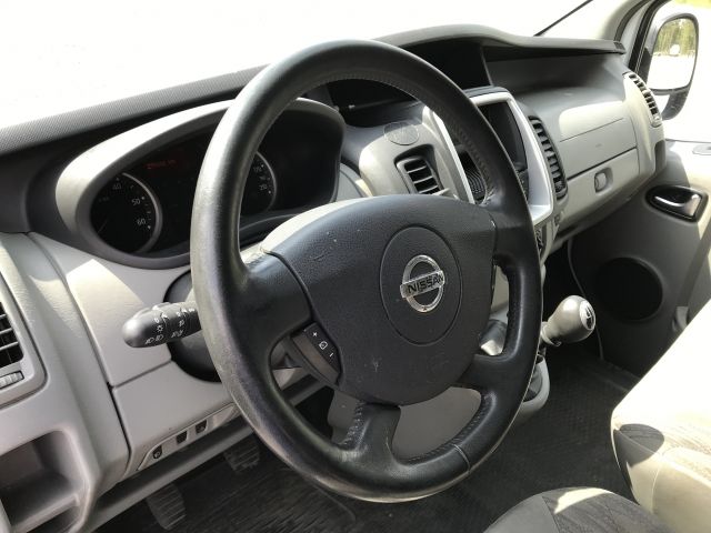 690441-18 Nissan Primastar 2.0 Dci minibus 9 people BXP 939