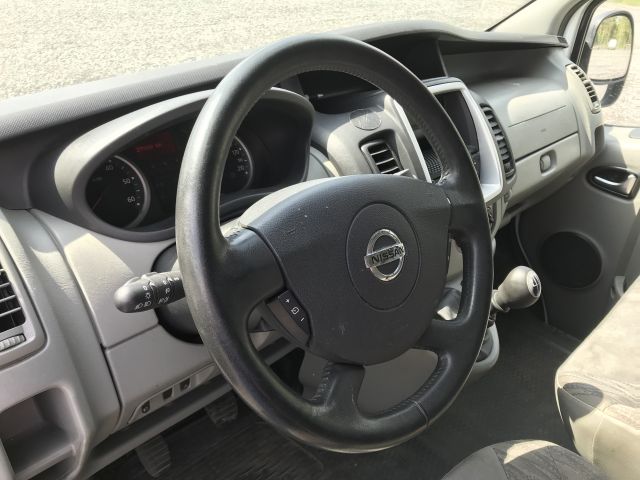 690441-19 Nissan Primastar 2.0 Dci minibus 9 people BXP 939