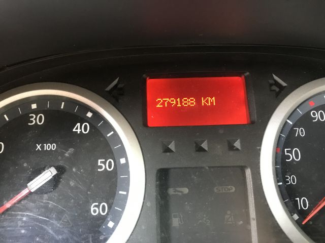 690441-21 Nissan Primastar 2.0 Dci minibus 9 people BXP 939