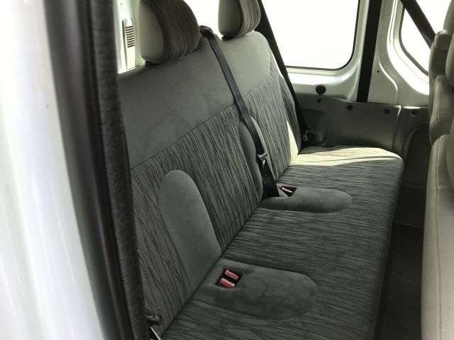 690441-24 Nissan Primastar 2.0 Dci minibus 9 people BXP 939