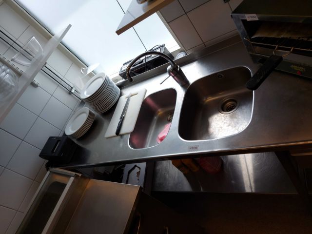 679142-6 Rostfri bänk med diskho & blandare