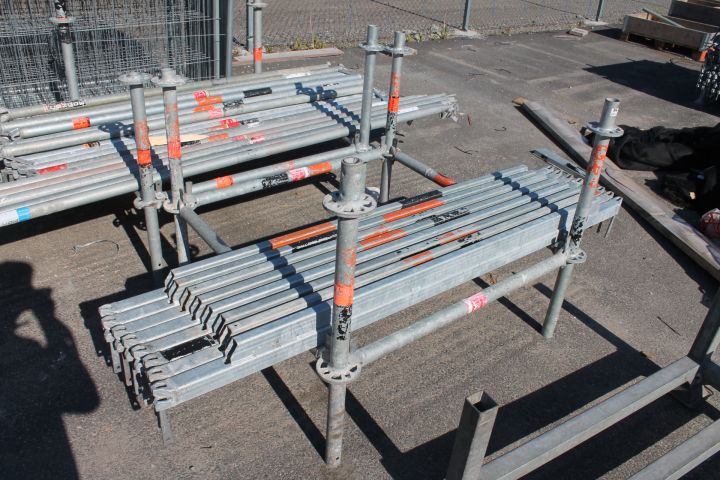 660195-1 Two hedges with horizontal bar and horizontal bar, diagonal bar Layher and Monzon approx. 30-35