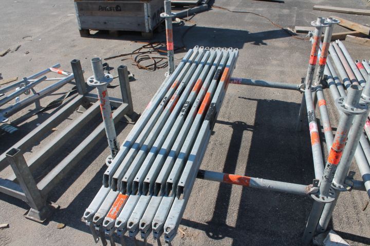 660195-3 Two hedges with horizontal bar and horizontal bar, diagonal bar Layher and Monzon approx. 30-35