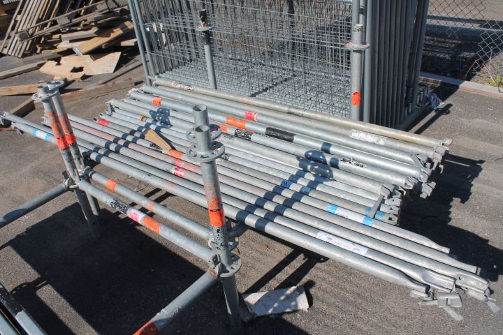 660195-4 Two hedges with horizontal bar and horizontal bar, diagonal bar Layher and Monzon approx. 30-35