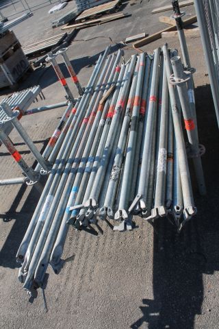 660195-5 Two hedges with horizontal bar and horizontal bar, diagonal bar Layher and Monzon approx. 30-35