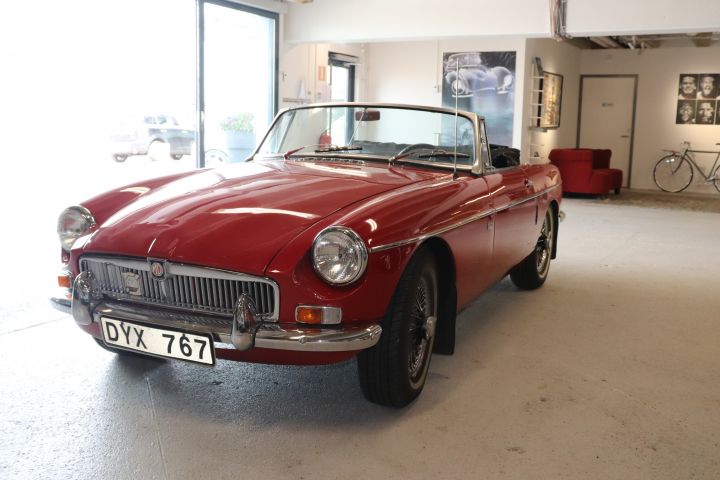680383-3 MG MGB Roadster 1.8 95hp -64 (DYX767)