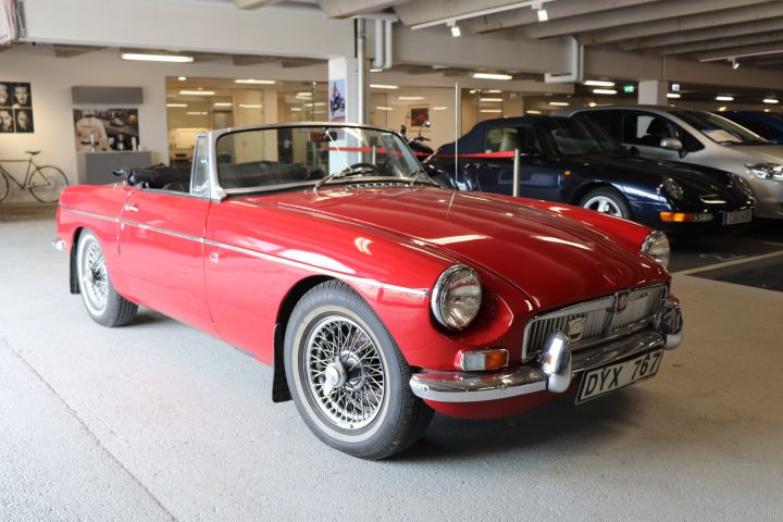 680383-2 MG MGB Roadster 1.8 95hp -64 (DYX767)