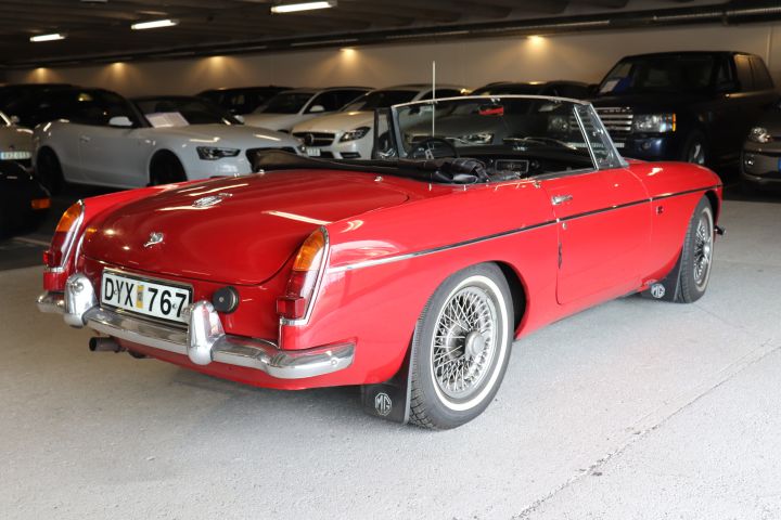 680383-5 MG MGB Roadster 1.8 95hp -64 (DYX767)