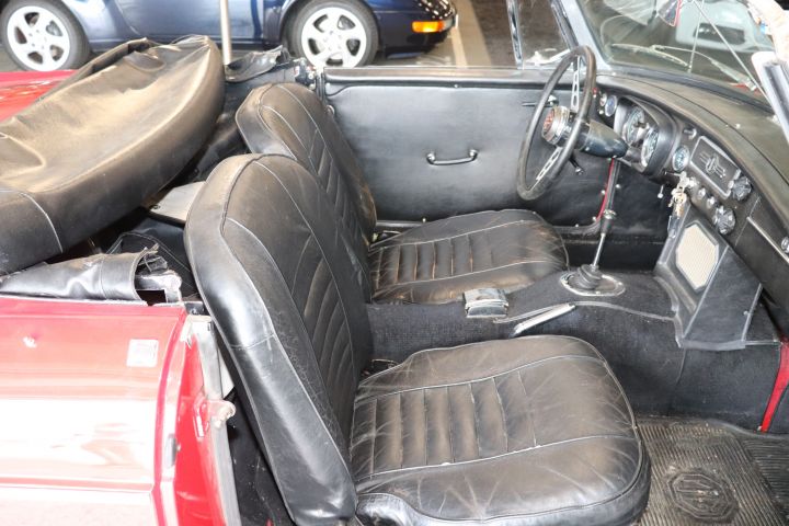 680383-6 MG MGB Roadster 1.8 95hp -64 (DYX767)