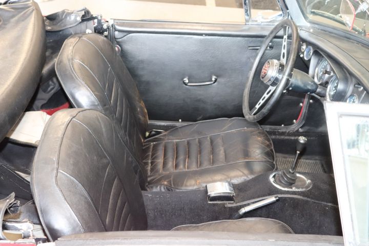 680383-9 MG MGB Roadster 1.8 95hp -64 (DYX767)