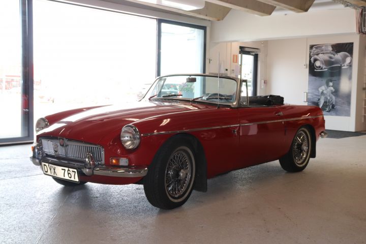680383-16 MG MGB Roadster 1.8 95hp -64 (DYX767)