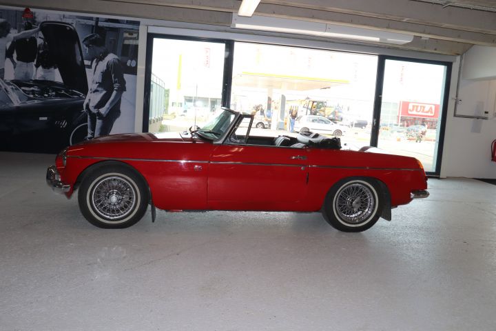 680383-17 MG MGB Roadster 1.8 95hp -64 (DYX767)
