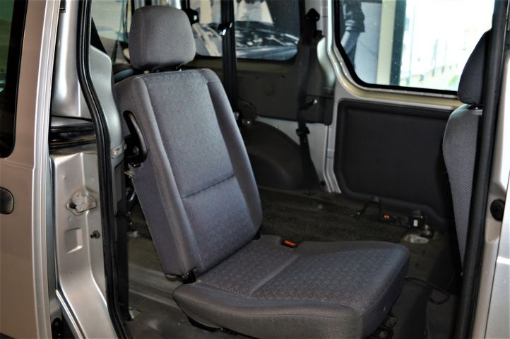 680380-7 Ford Tourneo Connect 1.8, 115hp - 03 - UDA350