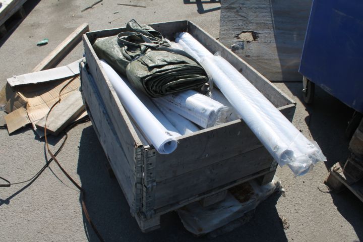 660207-2 Lift basket, various lifting straps and tarpaulins