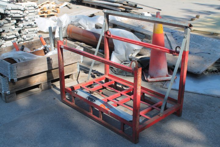 660207-6 Lift basket, various lifting straps and tarpaulins