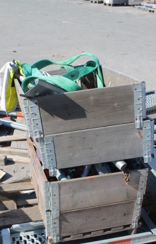 660207-7 Lift basket, various lifting straps and tarpaulins