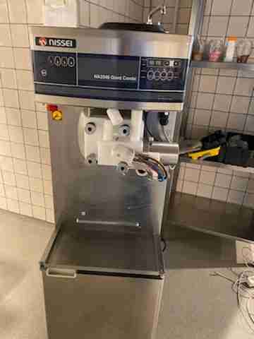 Soft ice cream maker Nissei NA3348 Giant Combi - PS Auction - We