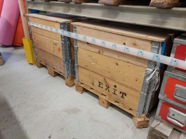 600259-4 Octanorm equipment for booth construction at trade fairs.