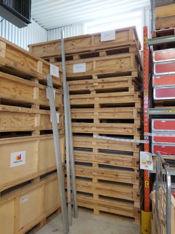 600259-9 Octanorm equipment for booth construction at trade fairs.