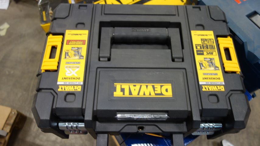 692479-2 Drill hammer Dewalt DCH253NT without batteries and chargers