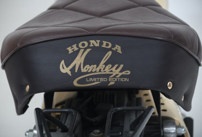 674160-9 Honda Golden Monkey Z50J -84 Limited Edition
