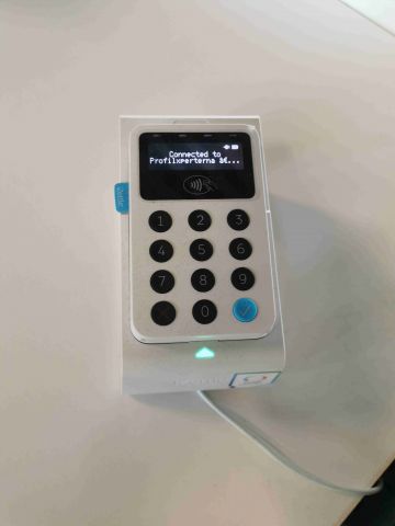 690772-2 iZettle card reader with charging dock