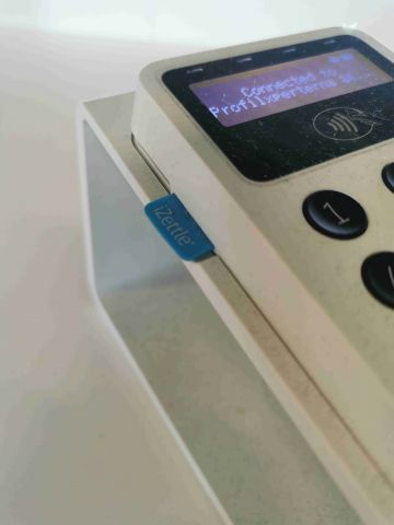 690772-3 iZettle card reader with charging dock