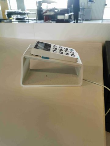 690772-4 iZettle card reader with charging dock