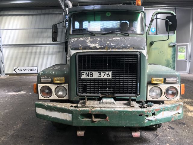 695019-5 Volvo N10 6x2 tippflak  1977 veteran