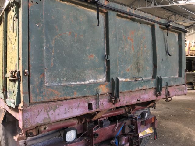 695019-16 Volvo N10 6x2 tippflak  1977 veteran