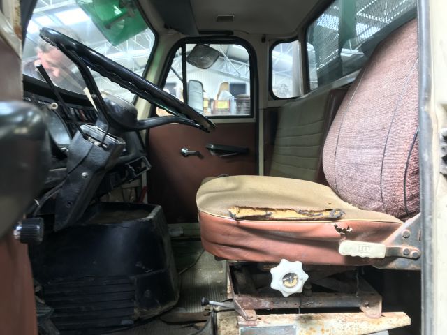 695019-18 Volvo N10 6x2 tippflak  1977 veteran