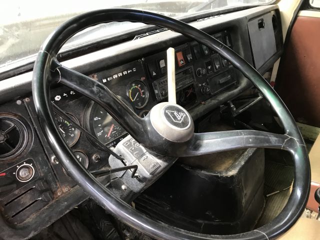 695019-21 Volvo N10 6x2 tippflak  1977 veteran