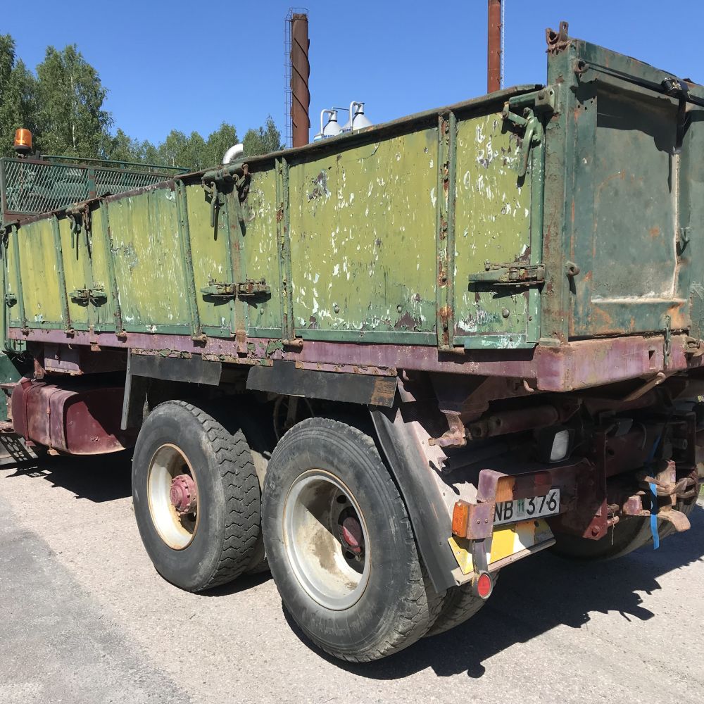 695019-2 Volvo N10 tipping surface 6x2 1977 veteran