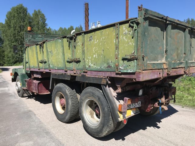 695019-2 Volvo N10 6x2 tippflak  1977 veteran