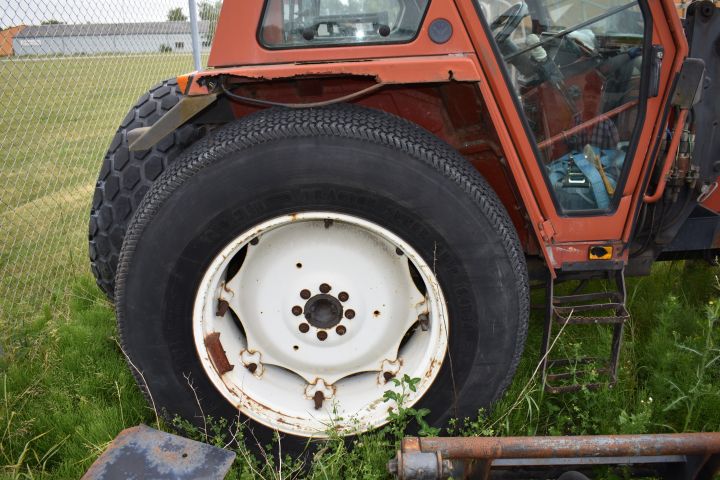 695658-8 Tractor from Fiatagri / Fiat 80 -90DT