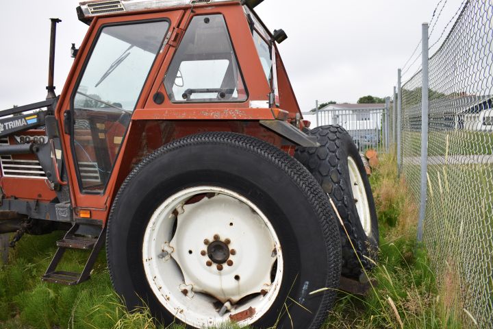 695658-11 Tractor from Fiatagri / Fiat 80 -90DT